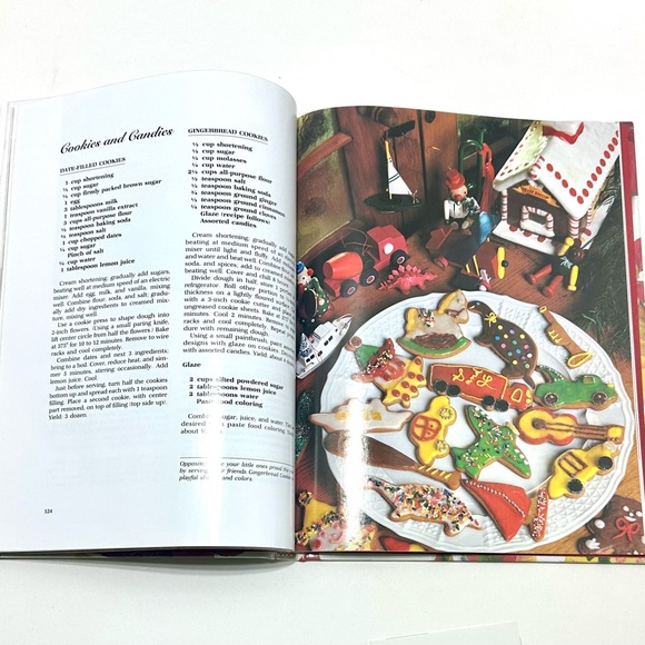 Christmas With Southern Living 1989 Cookbook - Picture 4 of 6